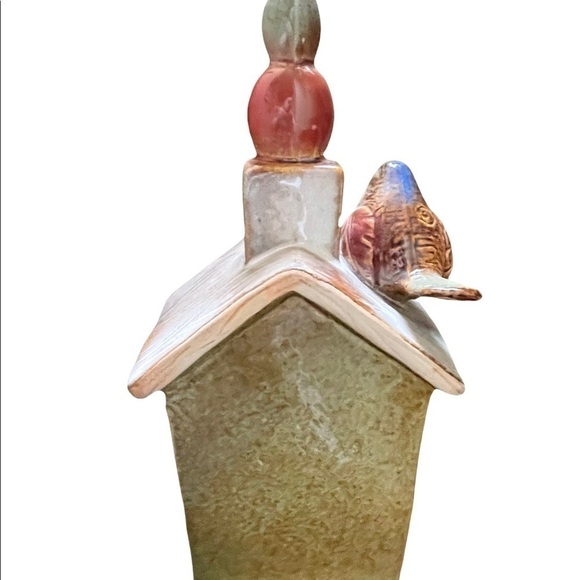 CERAMIC birdhouse with deco front, perch, chimney and bird beside it. - Picture 2 of 7